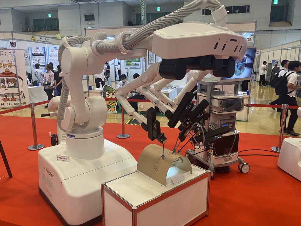 メディカロイドロボットのhinotori