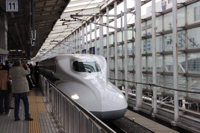 JR東海が開発したトンネル自動検査ロボットの革新