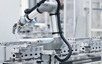 Universal Robots UR7eが受注開始！気になるスペックを解説！