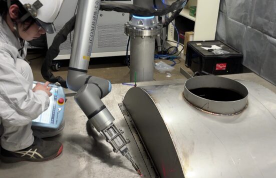 ステンレスレーザー溶接を協働ロボットで自動化