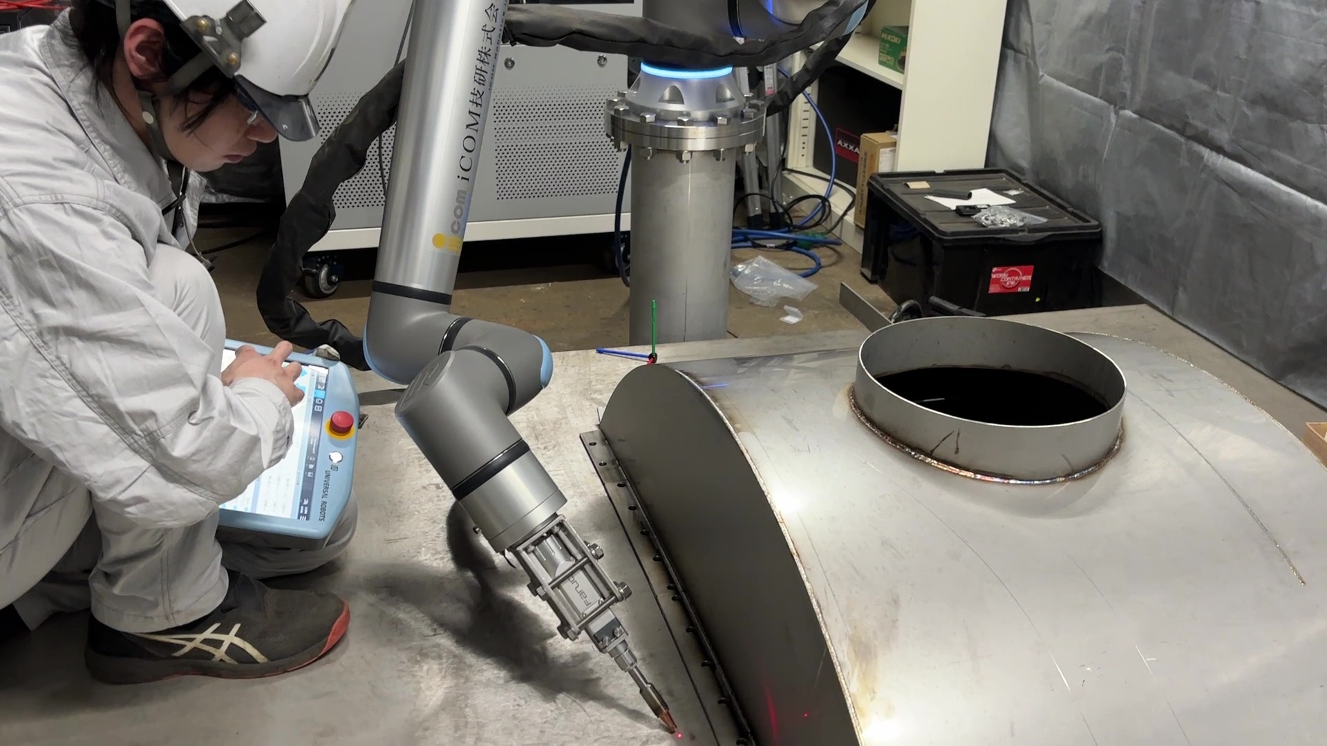 ステンレスレーザー溶接を協働ロボットで自動化