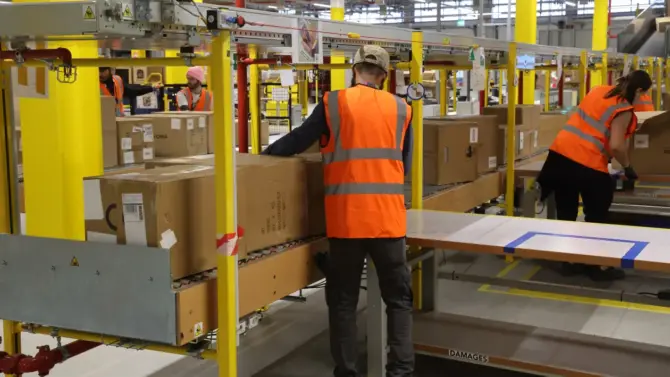 【Amazonが100万台のロボットを導入】物流・製造業に広がる“協働ロボット”の本格導入
